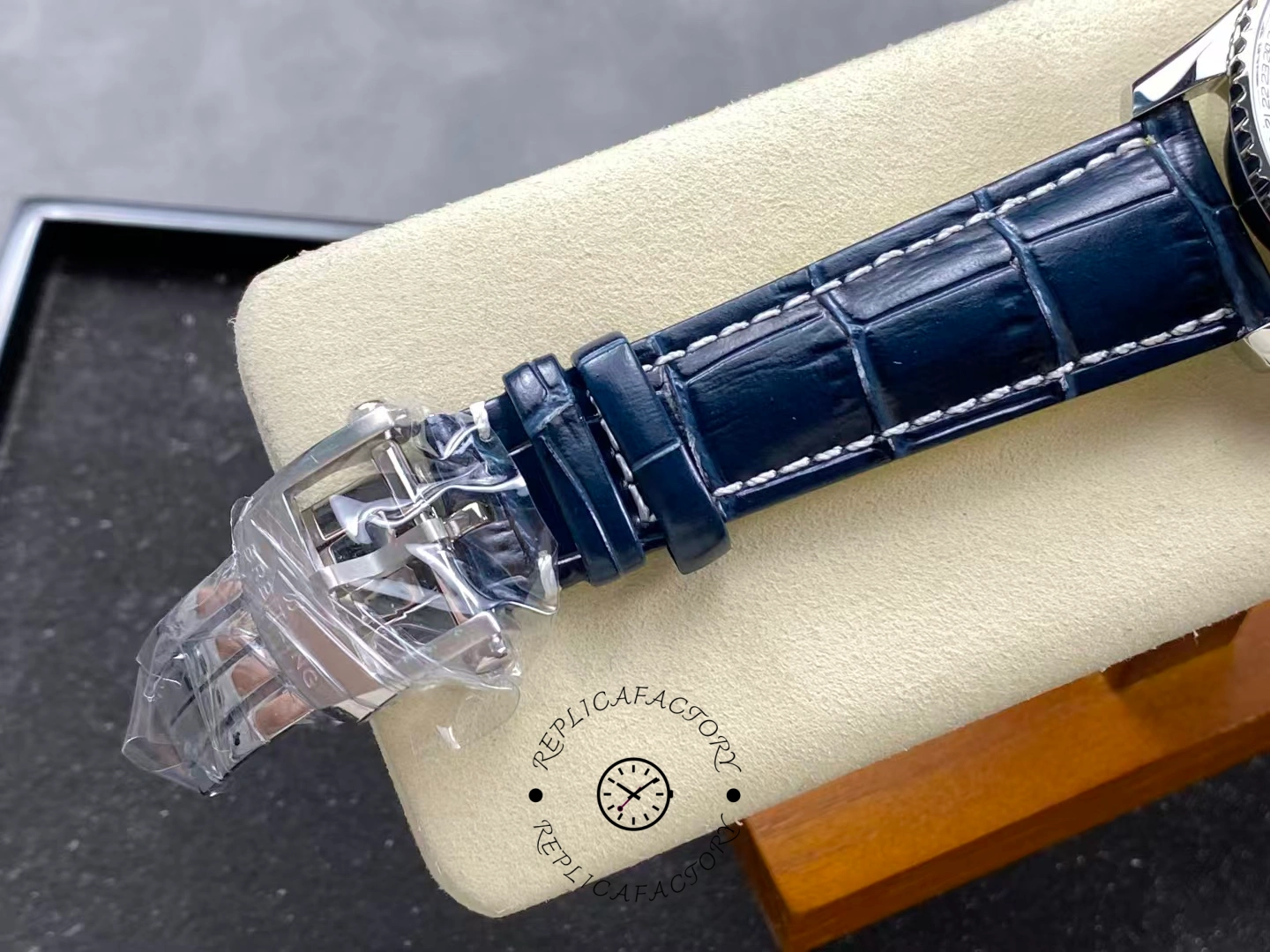 Breitling Navitimer B01 Chronograph 41mm AB0139A71G1P1 Replica