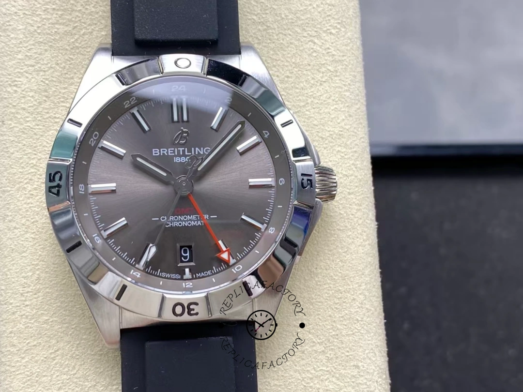 Breitling Chronomat GMT A32398101M1A1 40mm Rubber Strap Replica