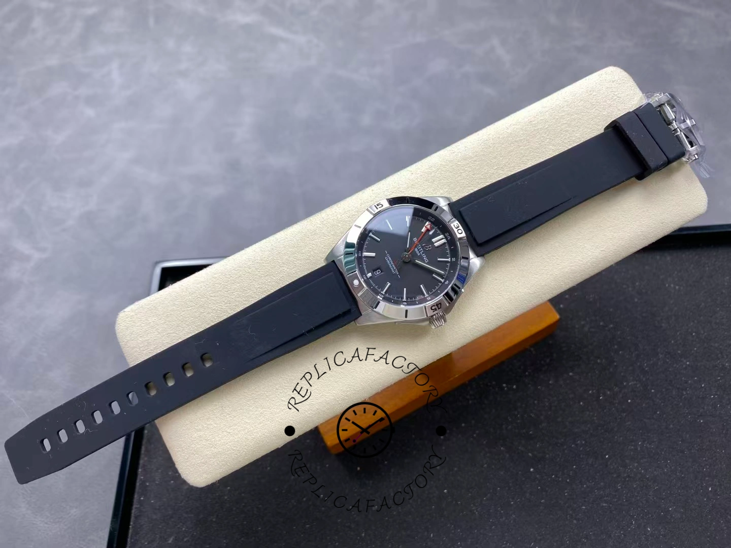 Breitling Chronomat GMT 40 A32398101B1A1 Rubber Strap Replica