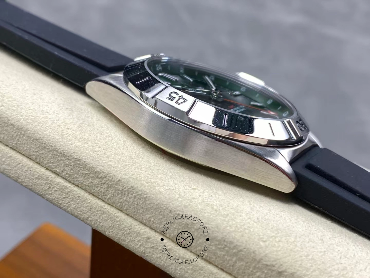 Breitling Chronomat GMT 40mm A32398101L1A1 Rubber Strap Replica