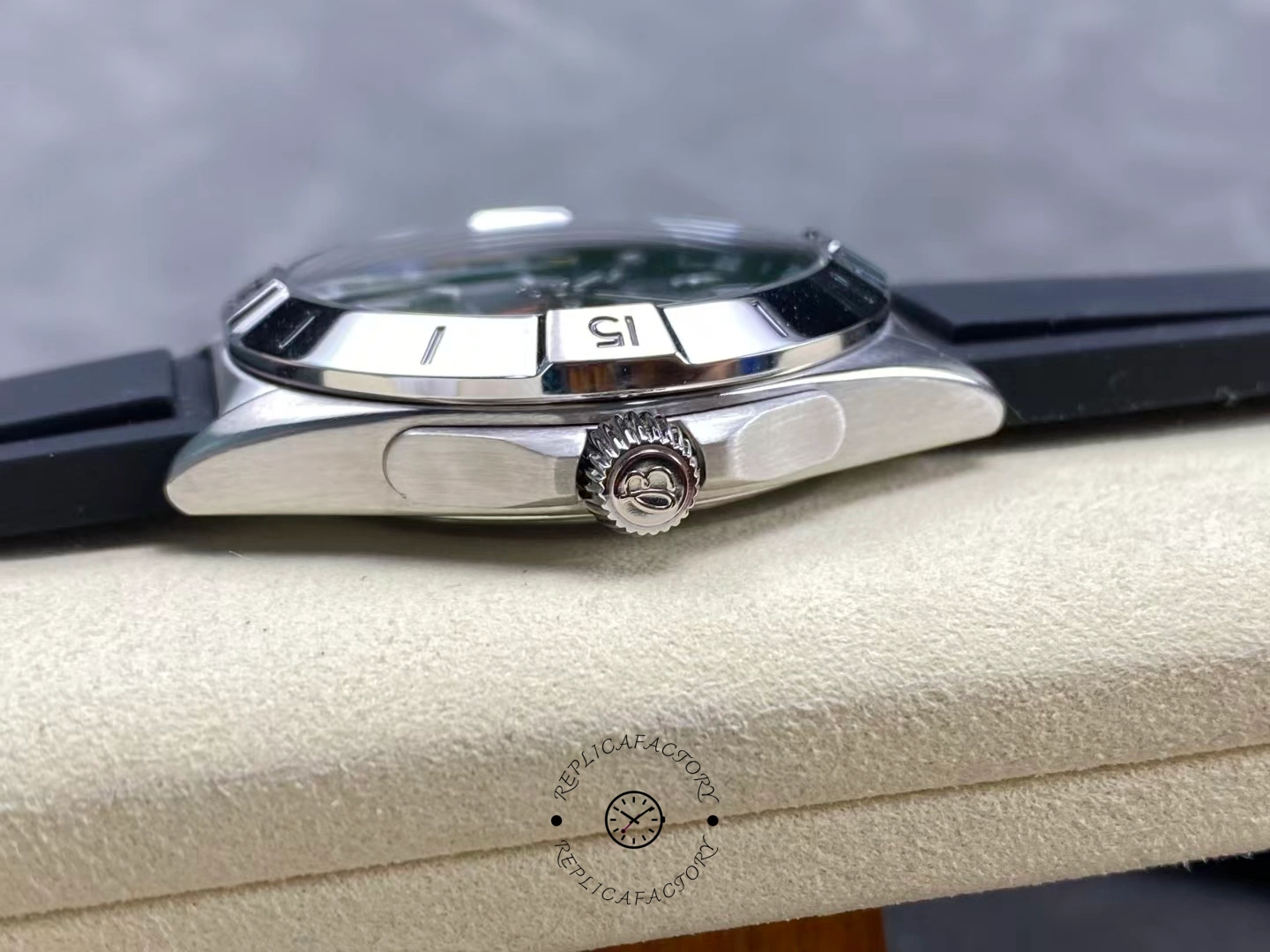 Breitling Chronomat GMT 40mm A32398101L1A1 Rubber Strap Replica