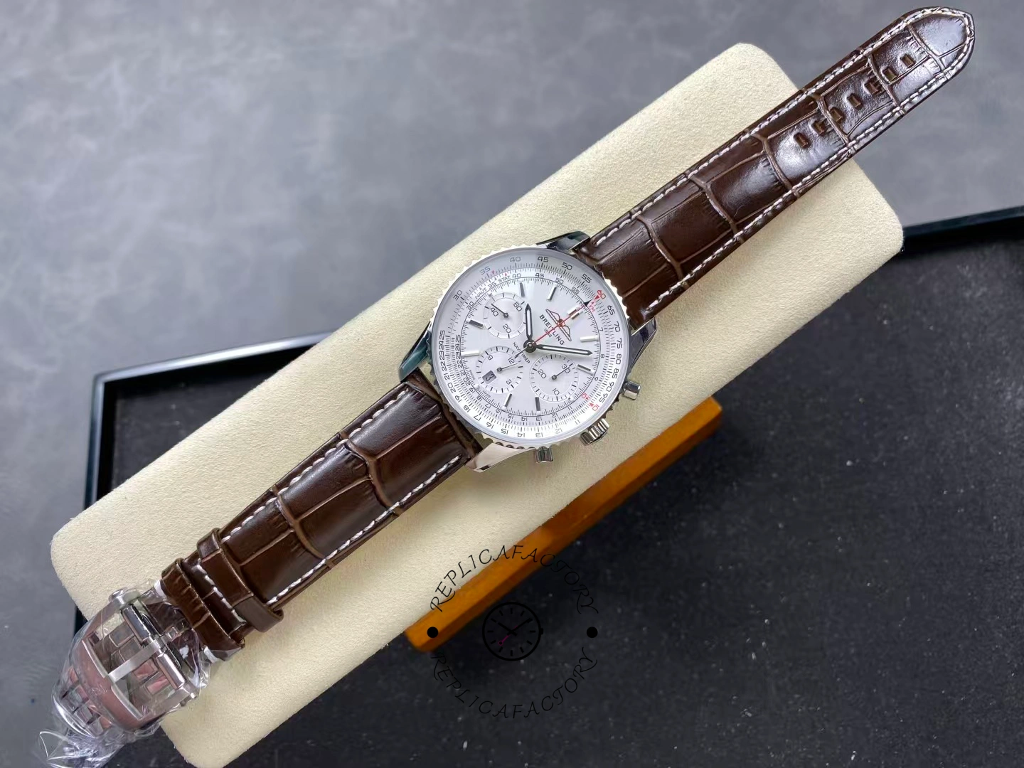 Breitling Navitimer B01 Chronograph 41 AB0139211G1P1 Replica