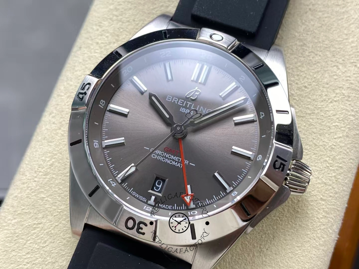 Breitling Chronomat GMT A32398101M1A1 40mm Rubber Strap Replica