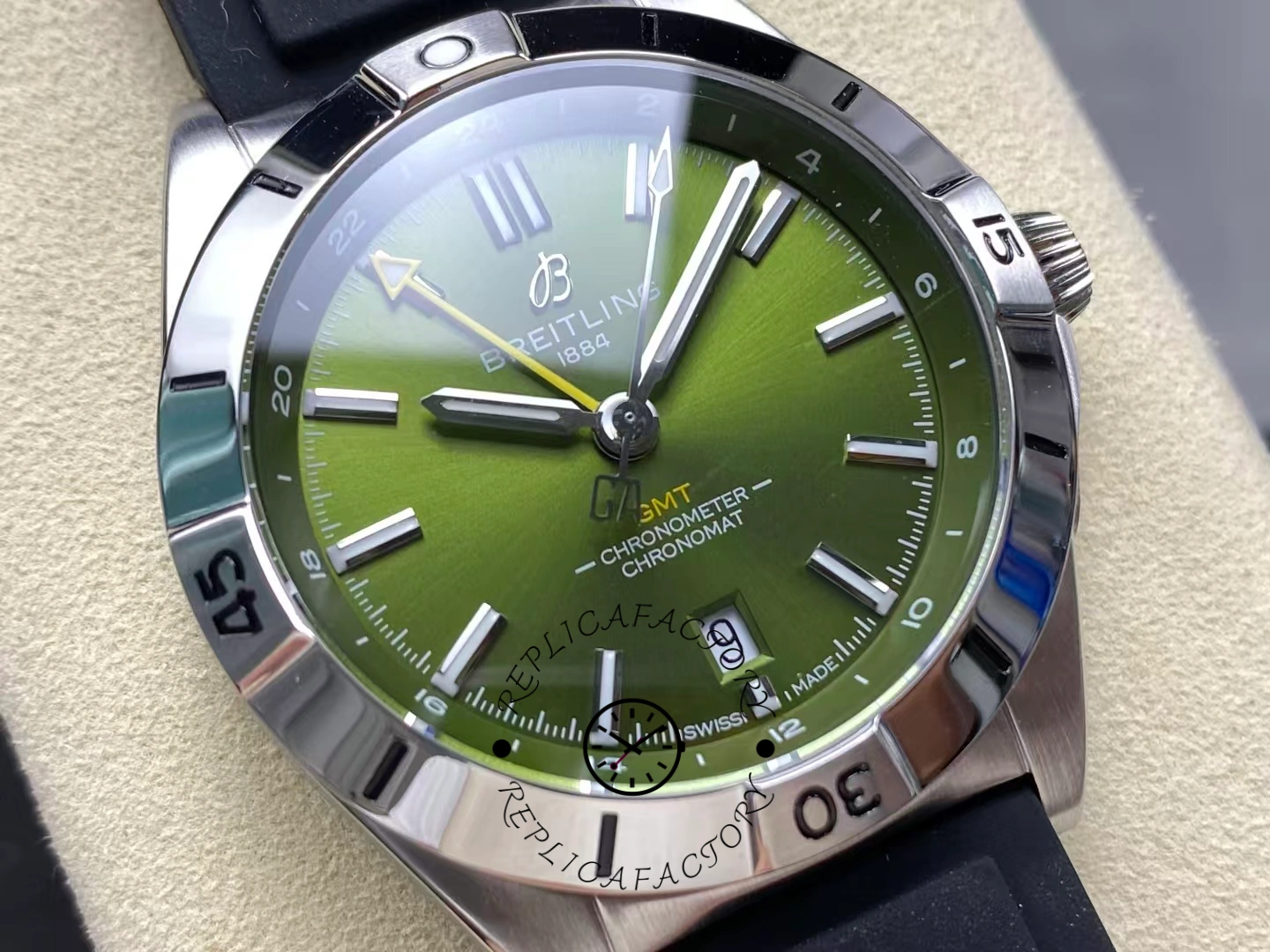 Breitling Chronomat GMT 40mm A32398A11L1A1 Rubber Strap Replica