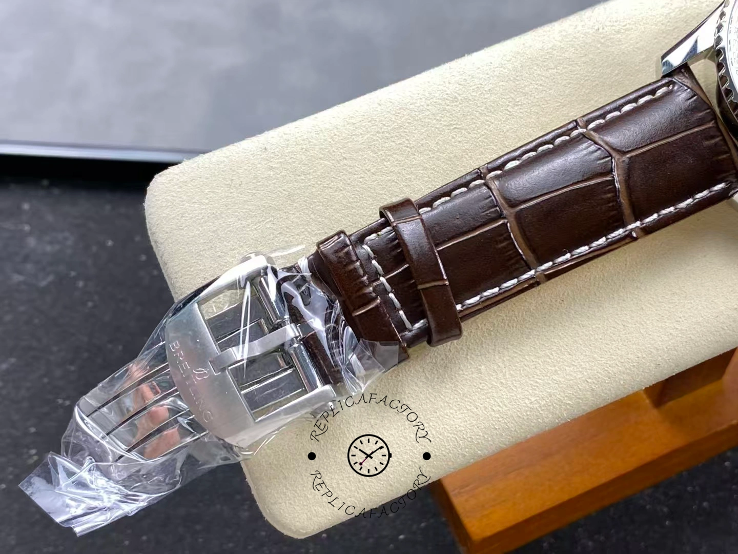 Breitling Navitimer B01 Chronograph 41 AB0139211G1P1 Replica