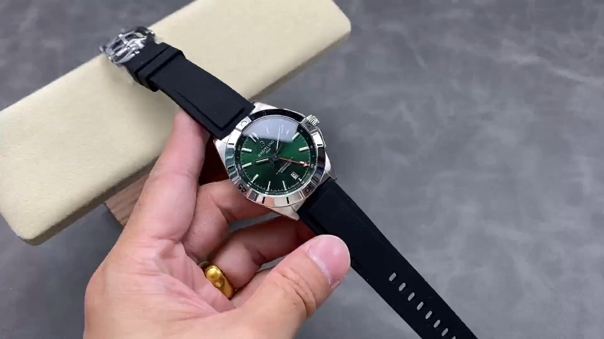 Breitling Chronomat GMT 40mm A32398101L1A1 Rubber Strap Replica