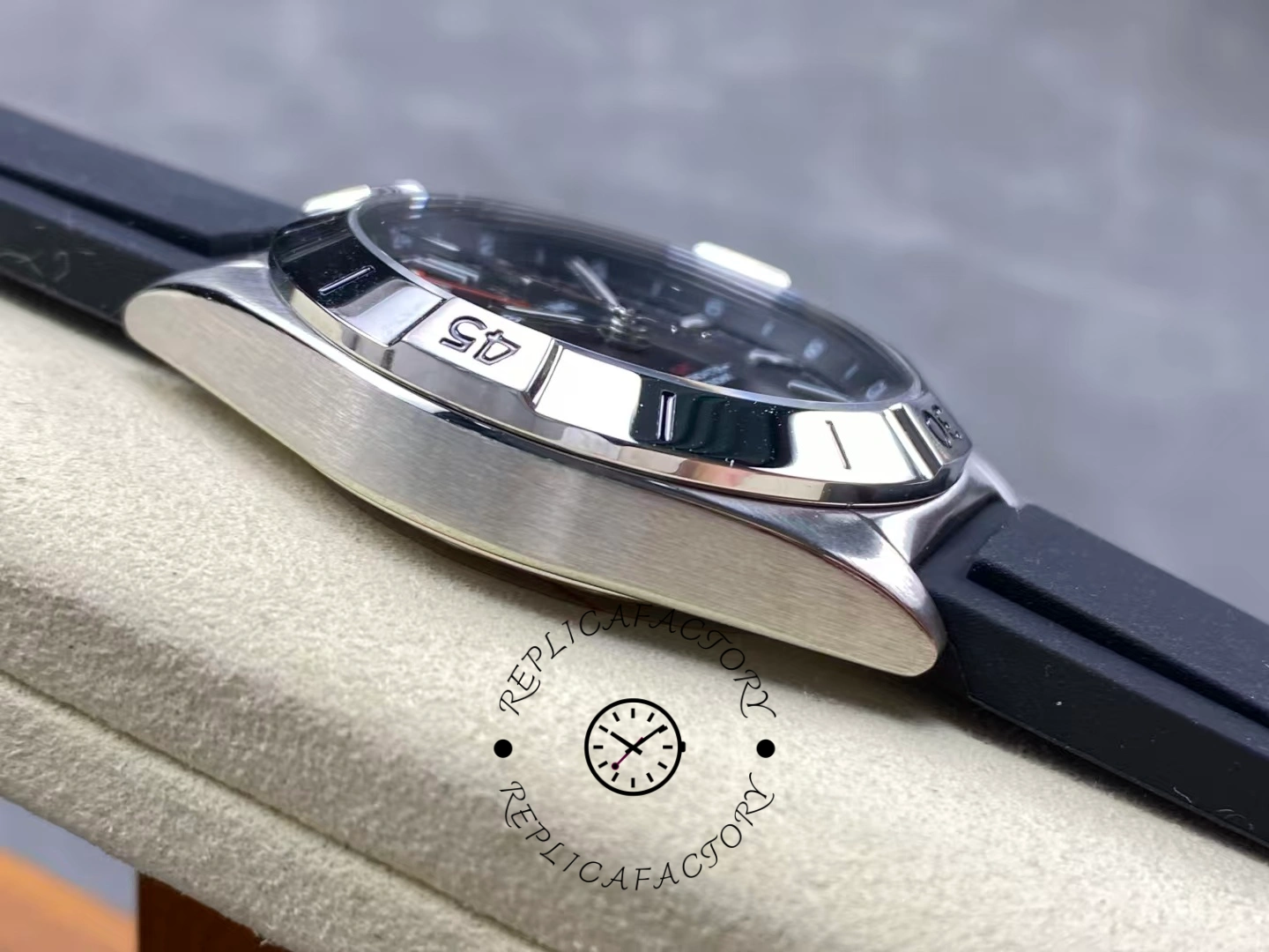 Breitling Chronomat GMT 40 A32398101B1A1 Rubber Strap Replica