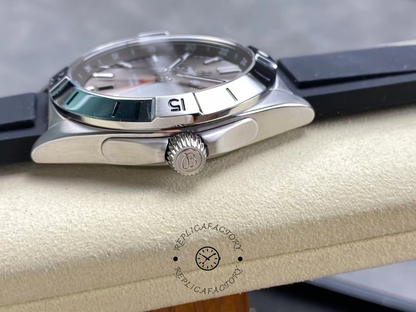 Breitling Chronomat GMT A32398101M1A1 40mm Rubber Strap Replica