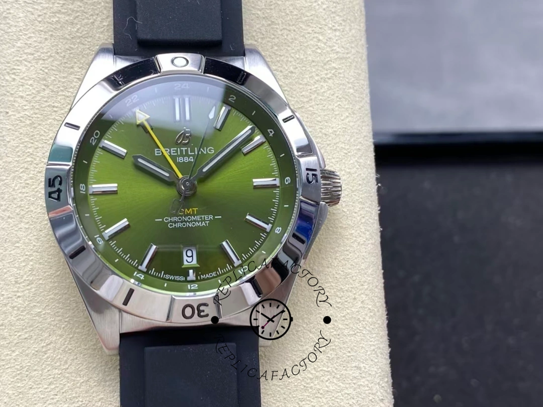 Breitling Chronomat GMT 40mm A32398A11L1A1 Rubber Strap Replica