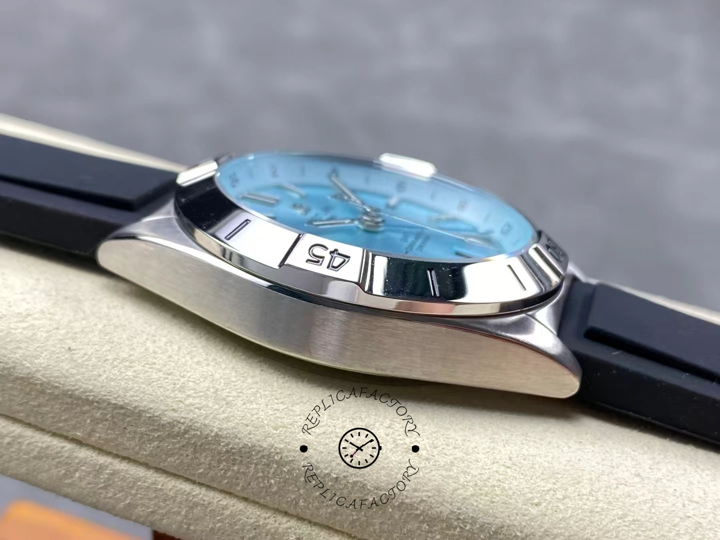 Breitling Chronomat GMT 40 Ice Blue P32398101C1S1 Replica