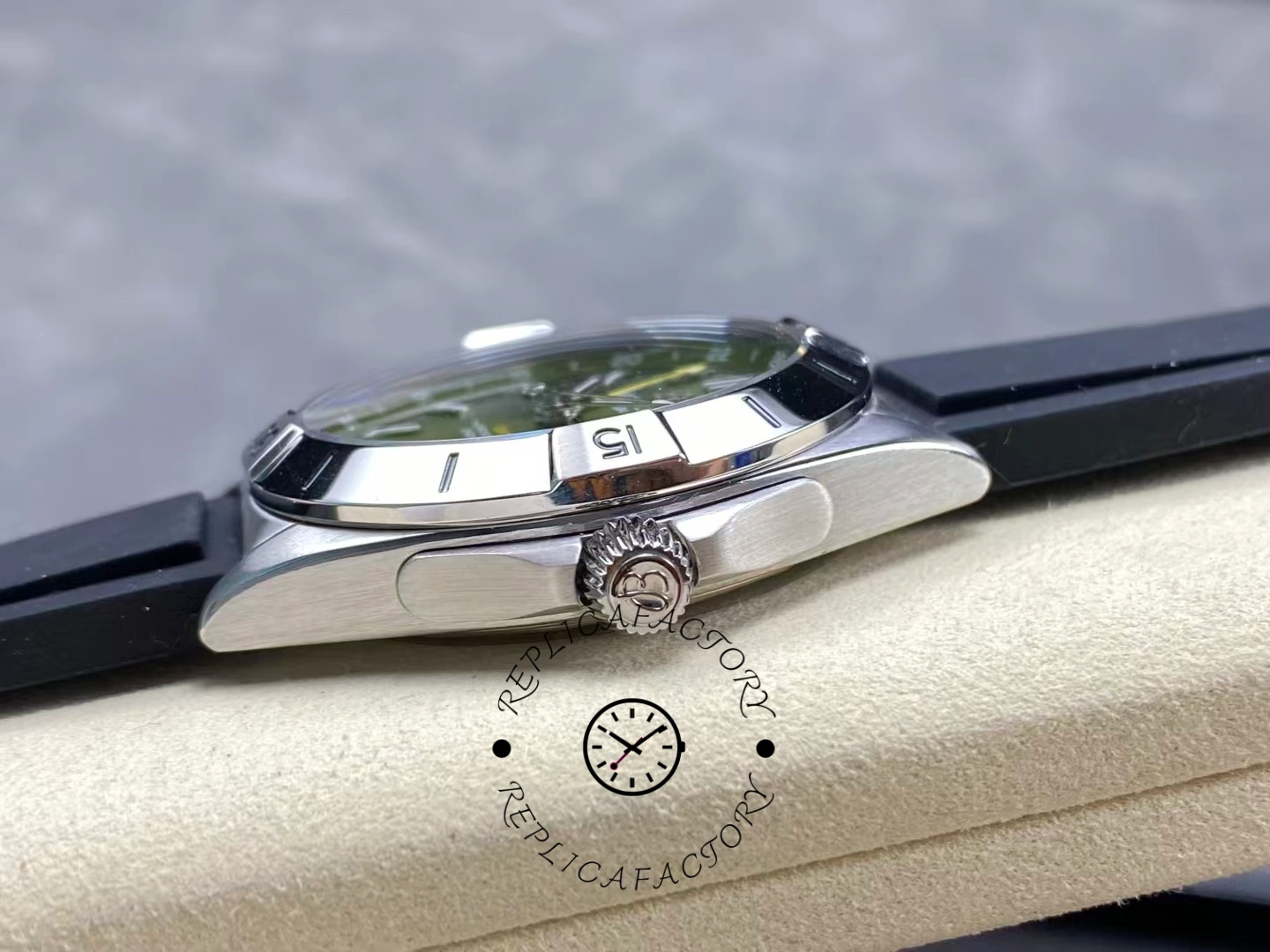 Breitling Chronomat GMT 40mm A32398A11L1A1 Rubber Strap Replica