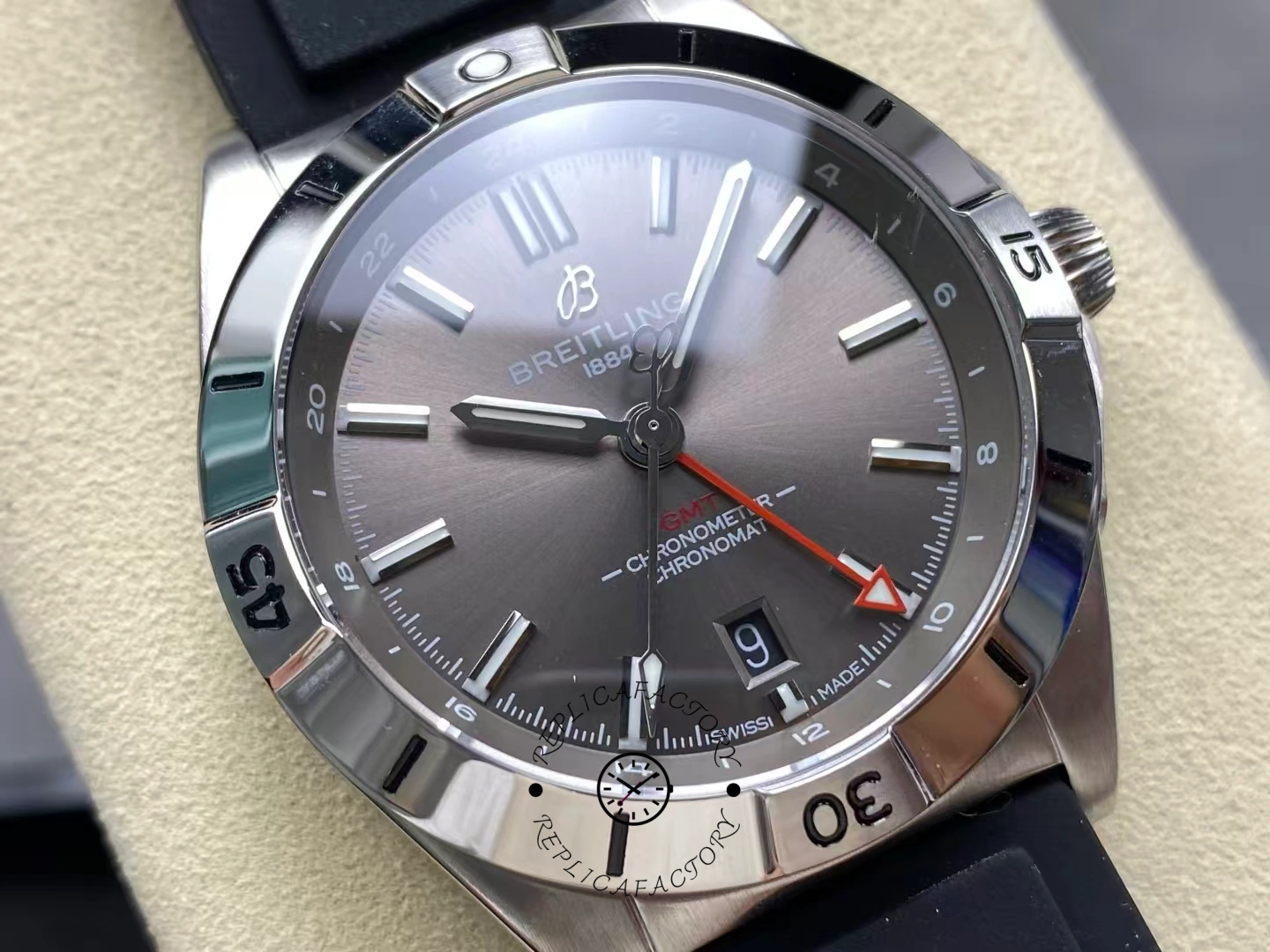 Breitling Chronomat GMT A32398101M1A1 40mm Rubber Strap Replica