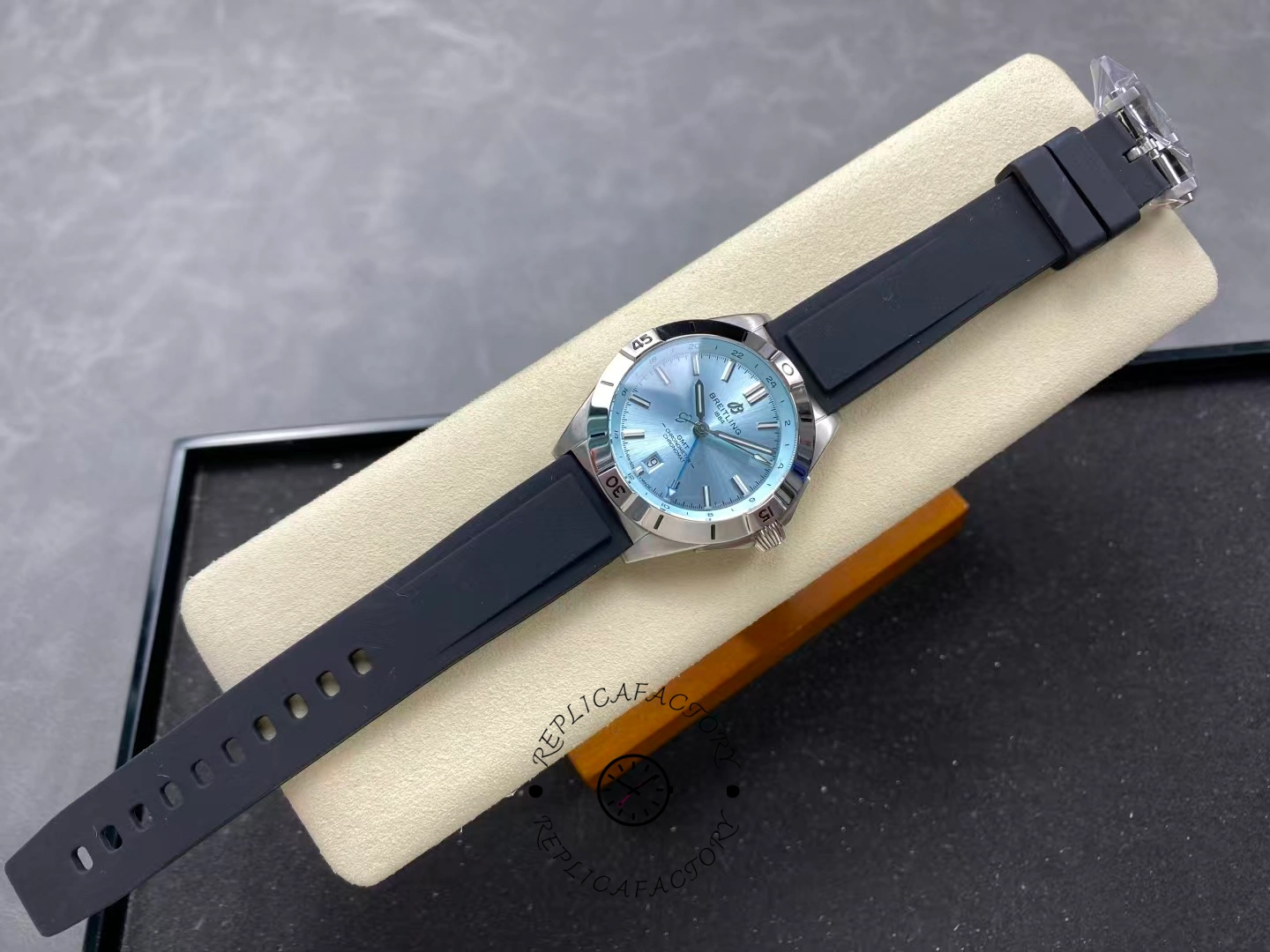 Breitling Chronomat GMT 40 Ice Blue P32398101C1S1 Replica