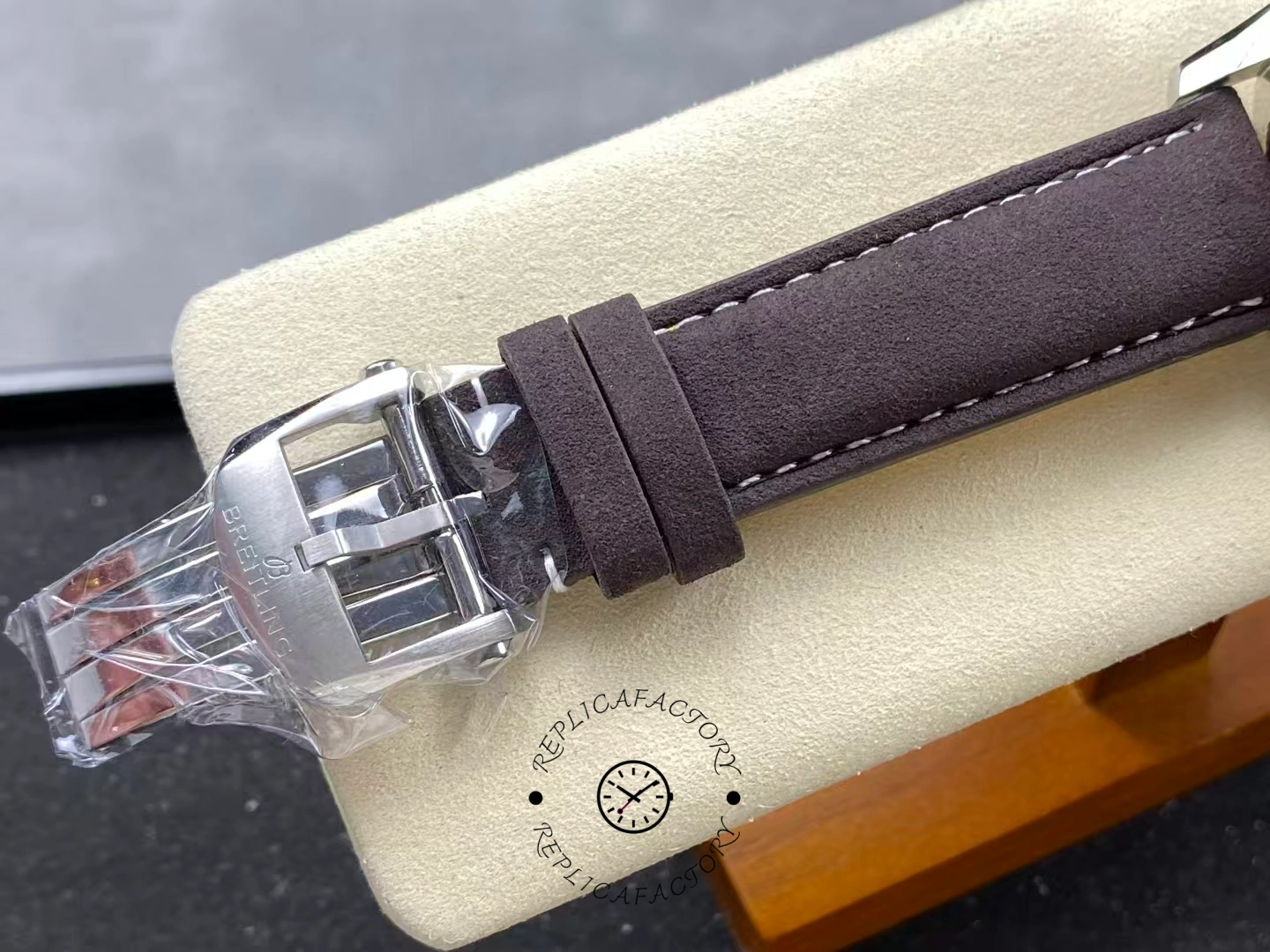 Breitling Navitimer B01 Chronograph 43 Calfskin Strap AB01385C1Q1A1 Replica