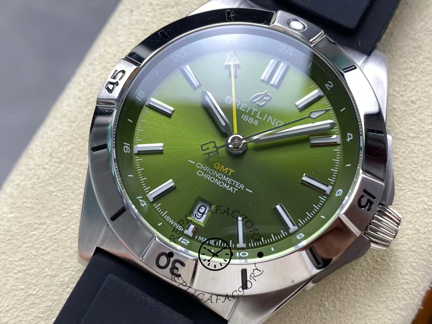 Breitling Chronomat GMT 40mm A32398A11L1A1 Rubber Strap Replica