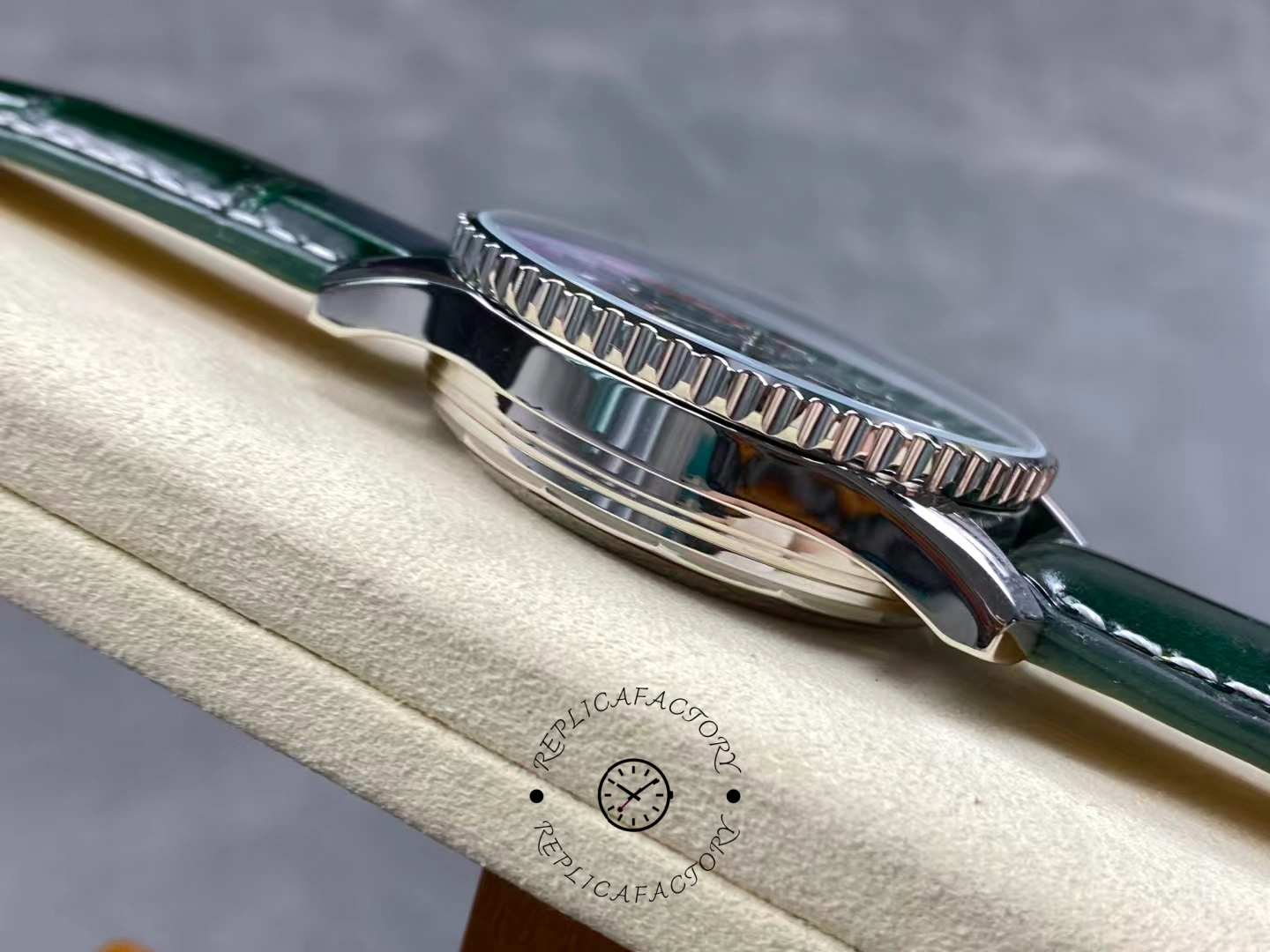 Breitling Navitimer B01 Chronograph AB01382B1L1P1 43mm Green Strap Replica