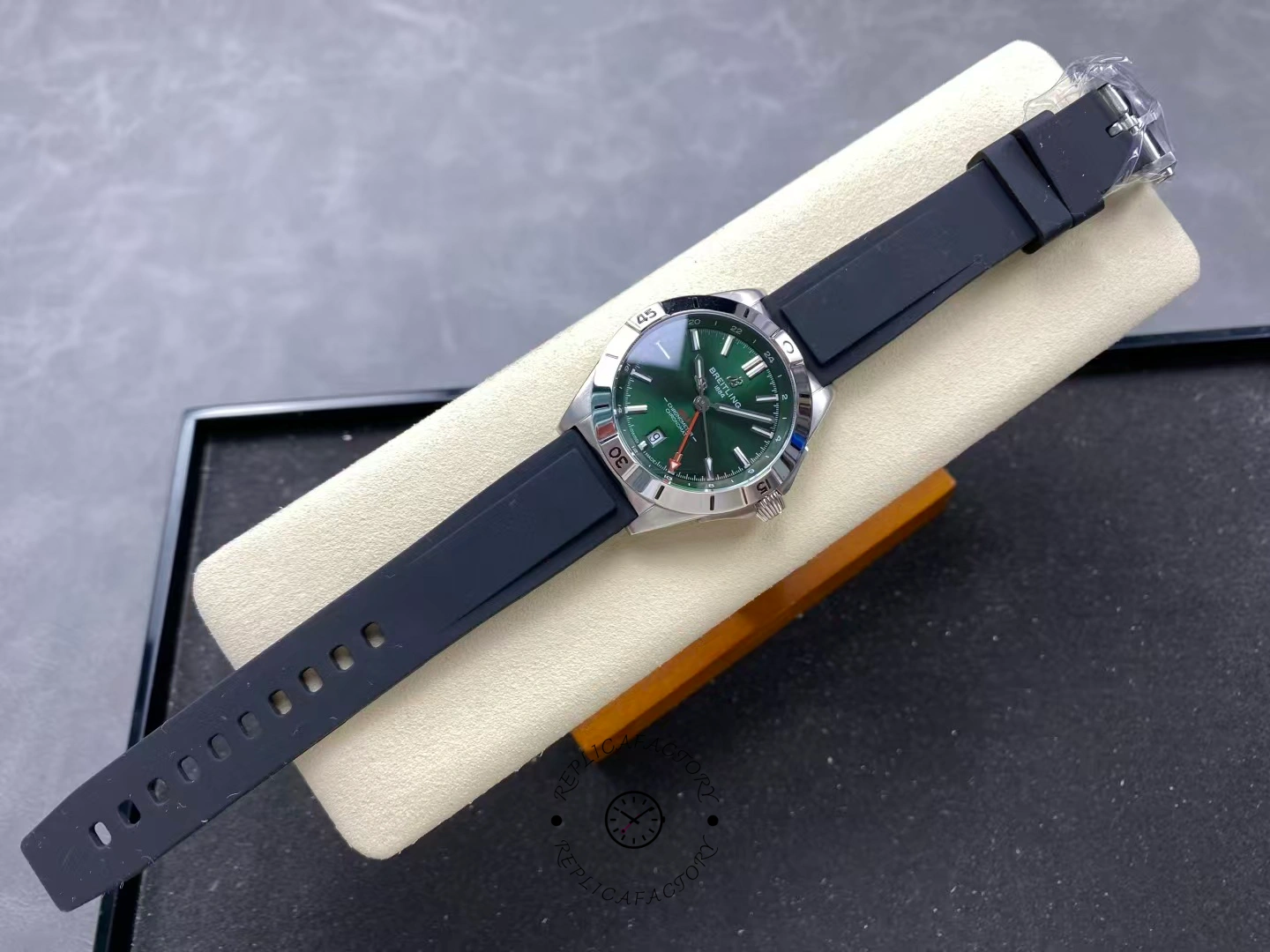 Breitling Chronomat GMT 40mm A32398101L1A1 Rubber Strap Replica