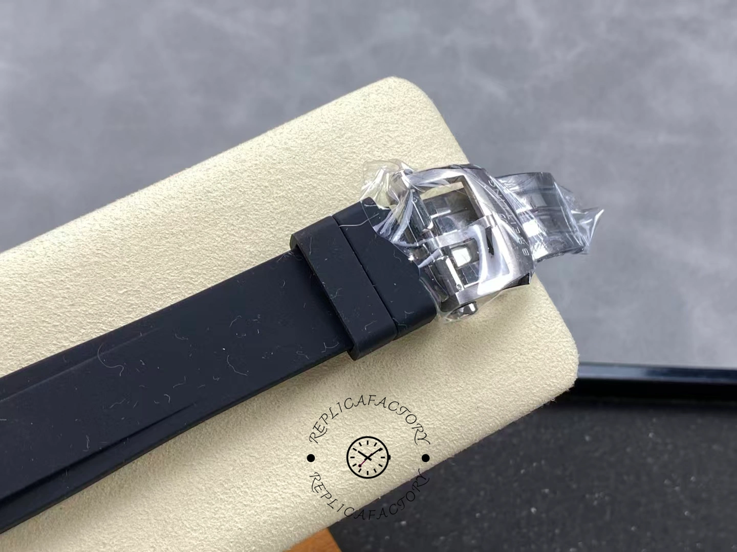 Breitling Chronomat GMT A32398101M1A1 40mm Rubber Strap Replica