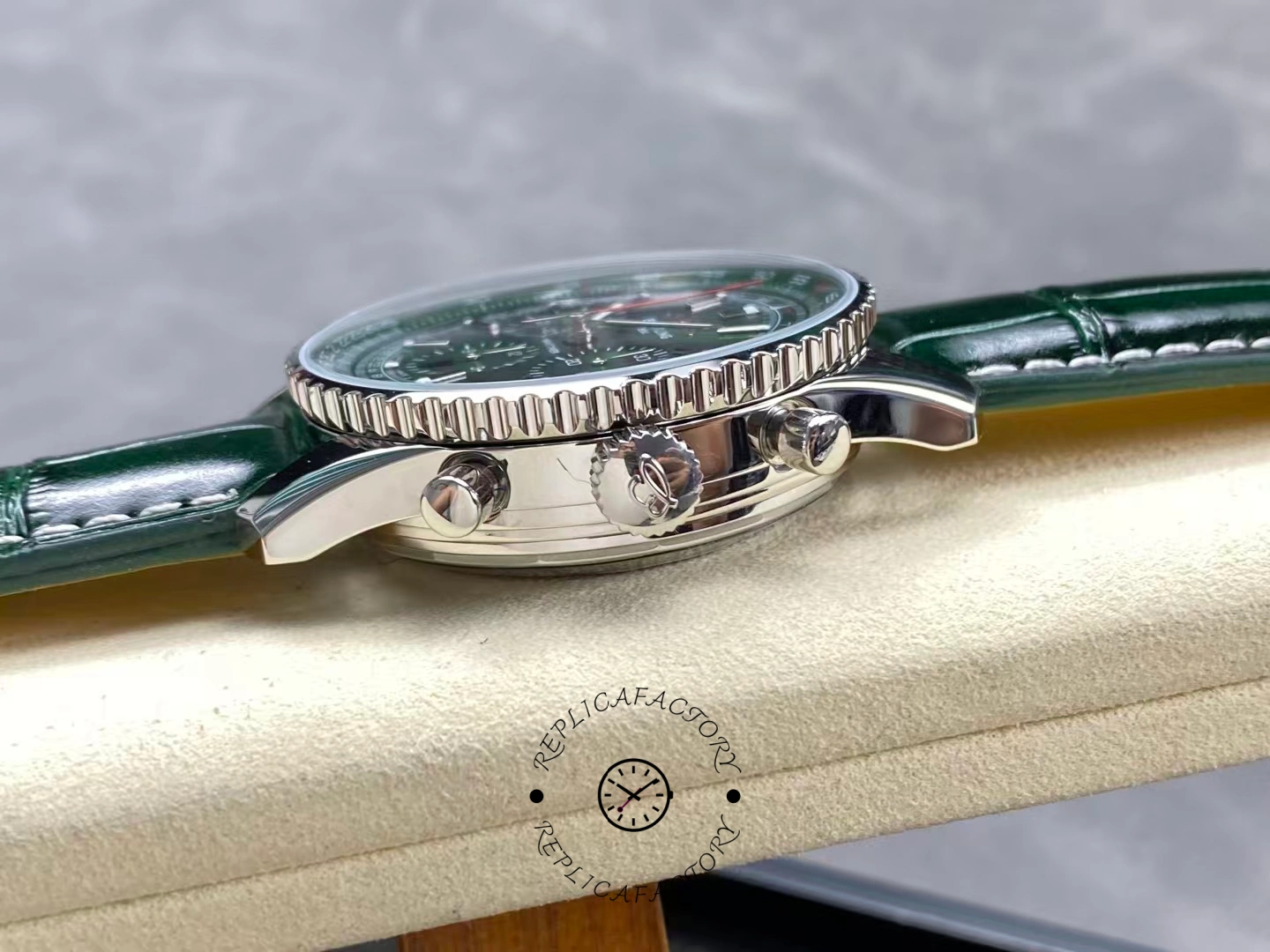 Breitling Navitimer B01 Chronograph AB01382B1L1P1 43mm Green Strap Replica