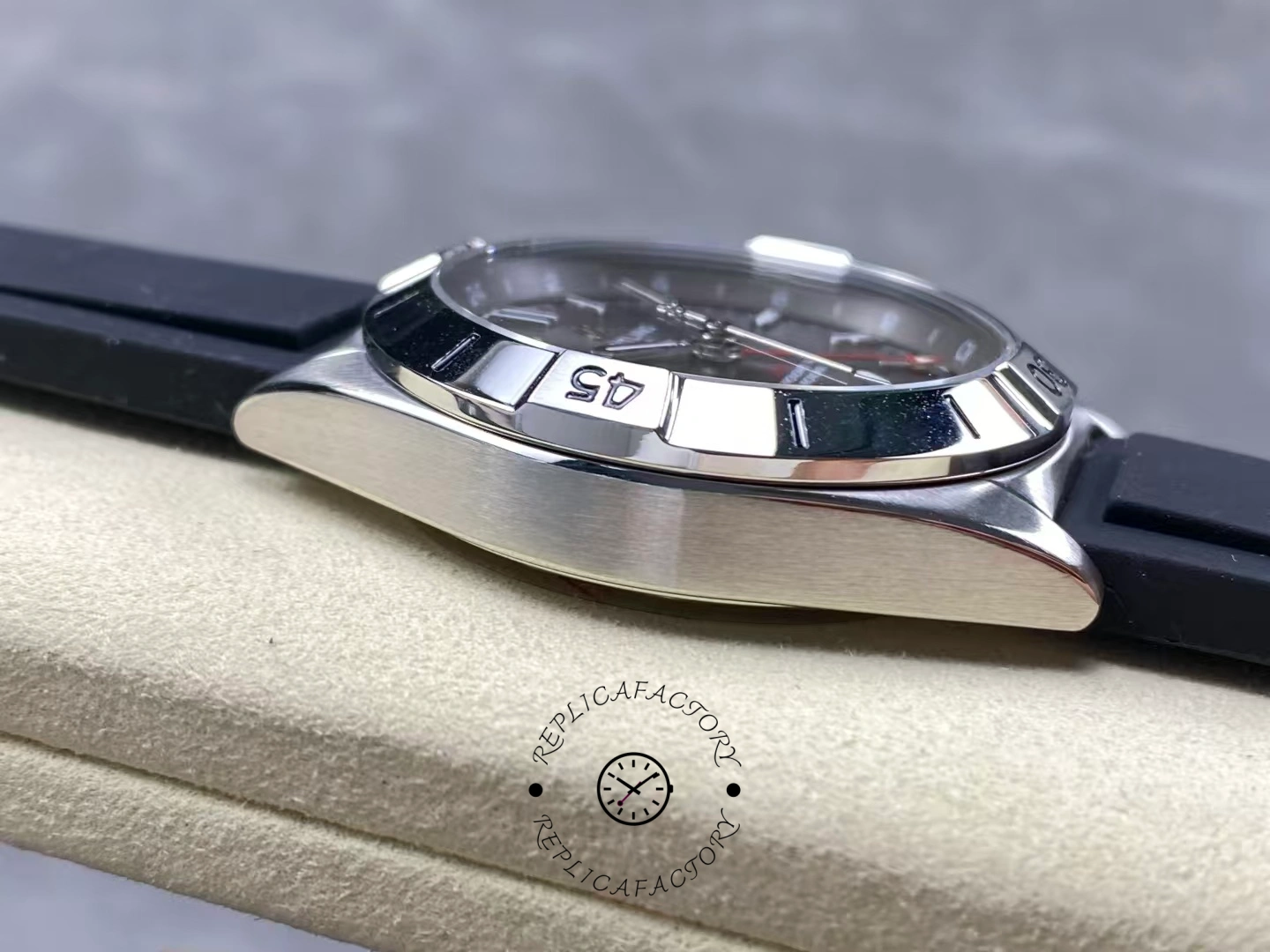 Breitling Chronomat GMT A32398101M1A1 40mm Rubber Strap Replica