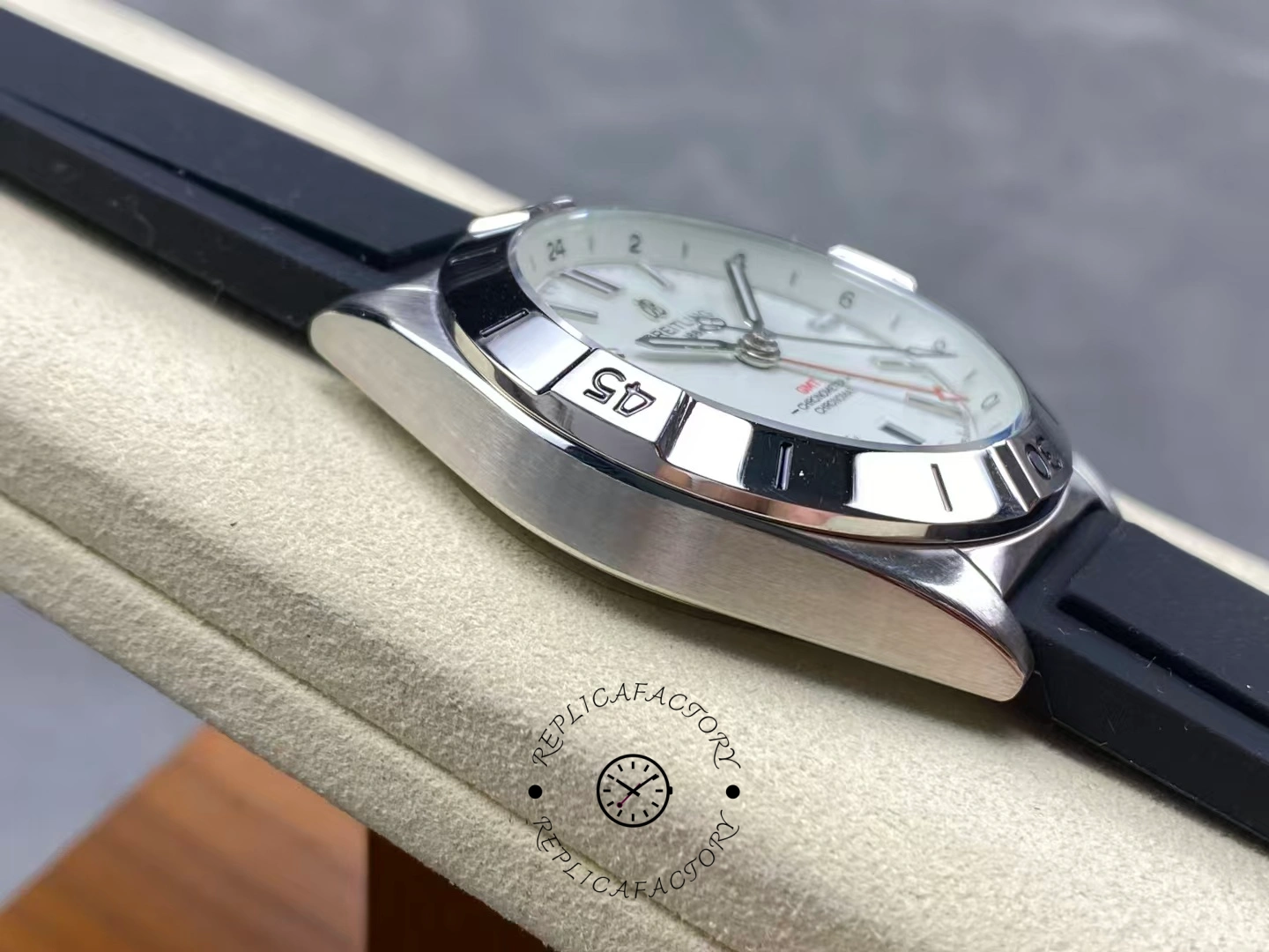 Breitling Chronomat GMT White Dial A32398101C1A1 40 Replica