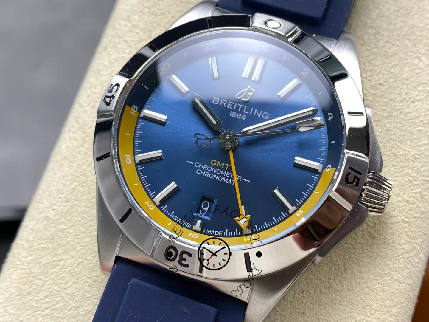 Breitling Chronomat GMT 40 Yellow Pointer A323981A1C1A1 Replica