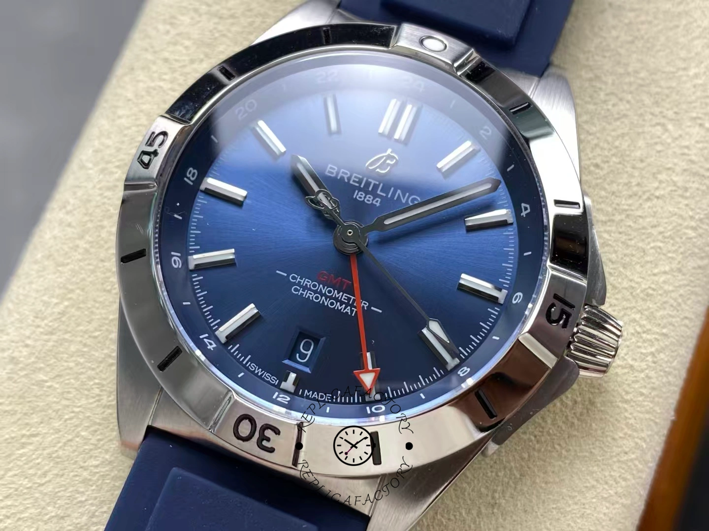 Breitling Chronomat GMT Red Pointer A32398101C1A1 Replica