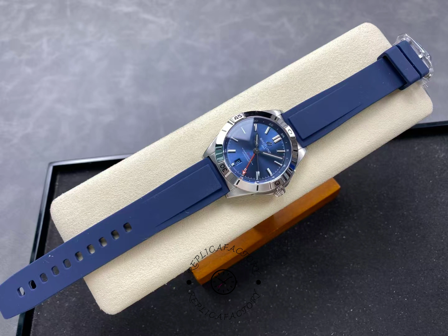 Breitling Chronomat GMT Red Pointer A32398101C1A1 Replica