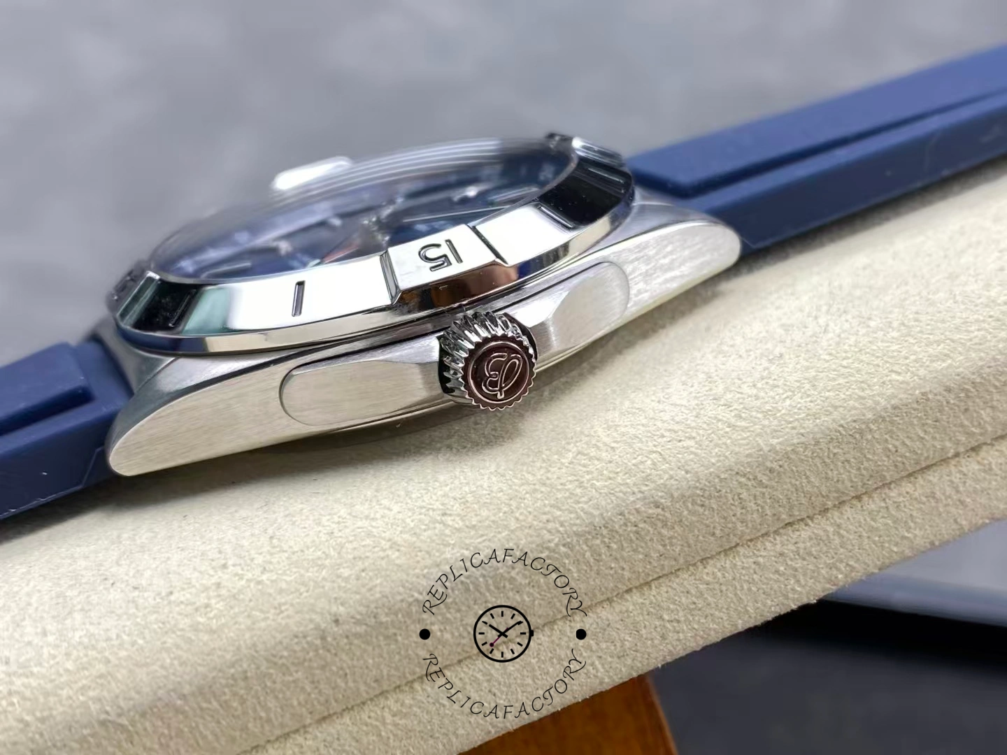 Breitling Chronomat GMT Red Pointer A32398101C1A1 Replica