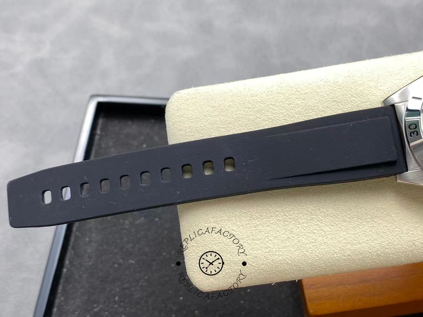 Breitling Chronomat GMT White Dial A32398101C1A1 40 Replica