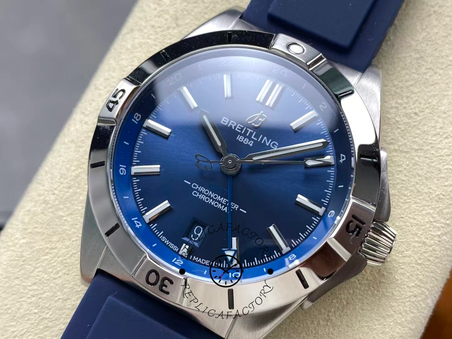 Breitling Chronomat GMT Blue Pointer A32398101C1A1 Replica