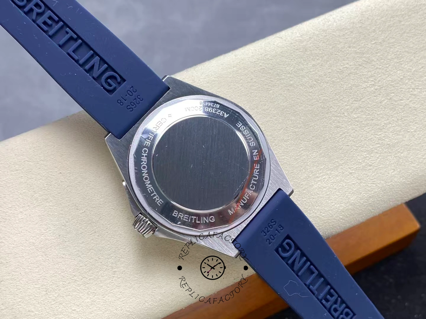 Breitling Chronomat GMT Red Pointer A32398101C1A1 Replica