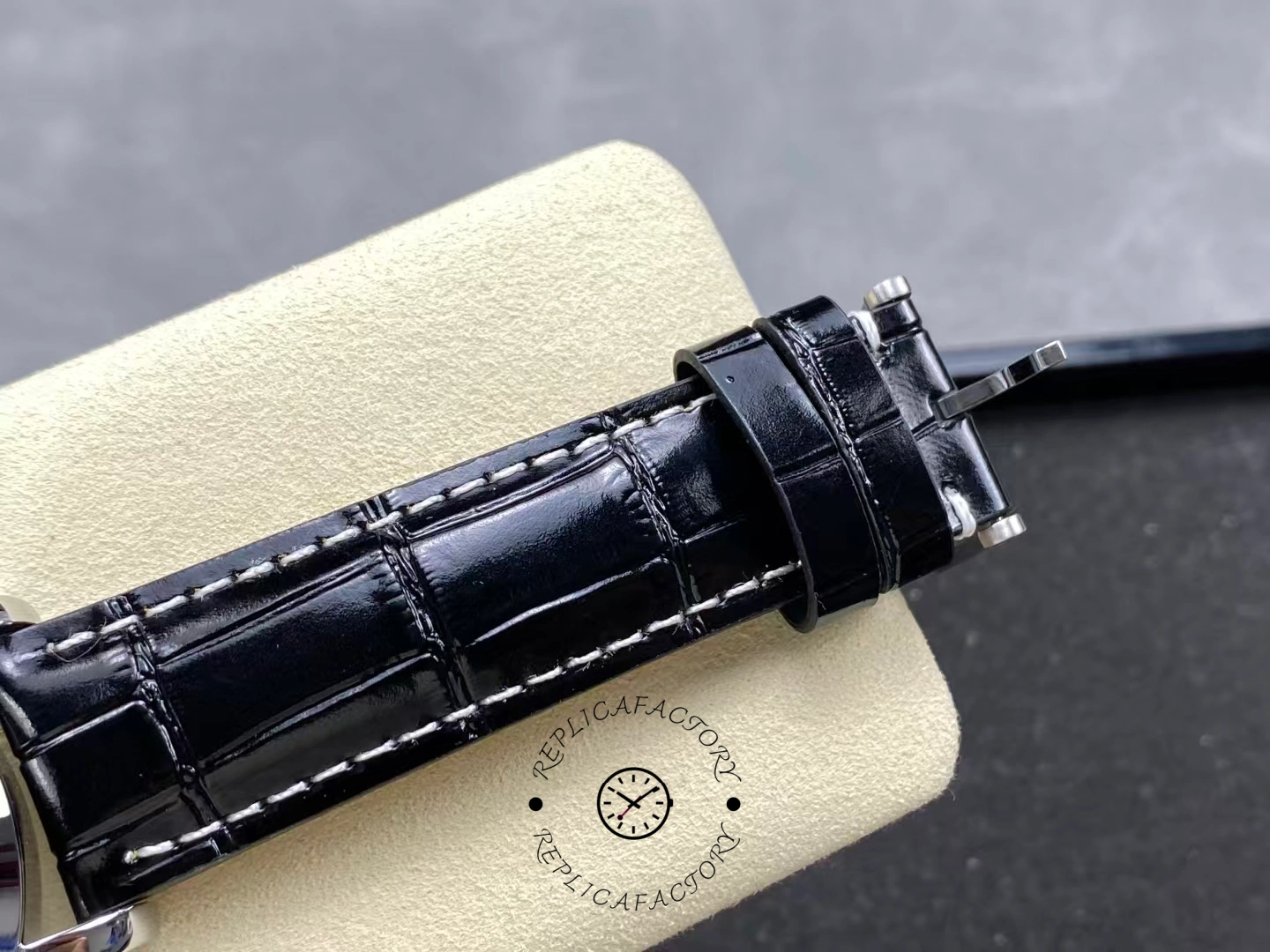 Breitling Premier B01 42mm Alligator Strap AB0145221B1P2 Replica