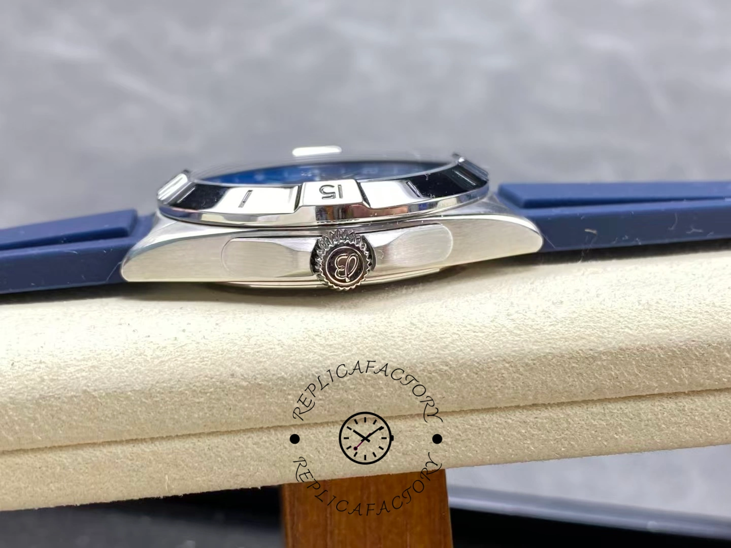 Breitling Chronomat GMT Blue Pointer A32398101C1A1 Replica