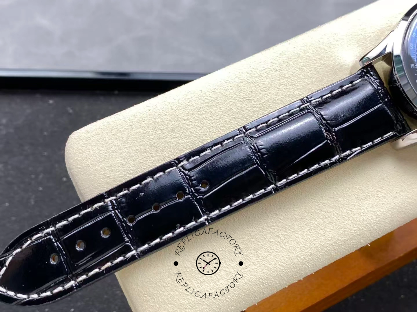 Breitling Premier B01 42mm Alligator Strap AB0145221B1P2 Replica