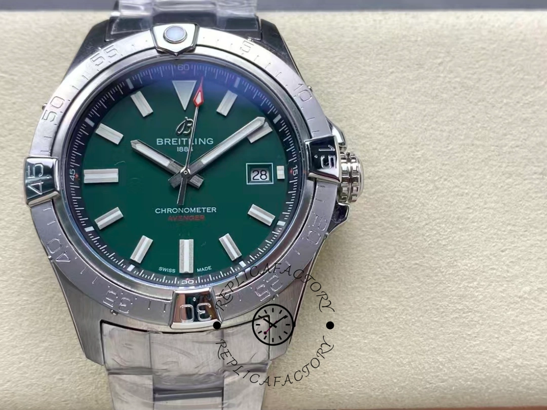 Breitling Avenger Automatic A17328101L1A1 42mm Replica
