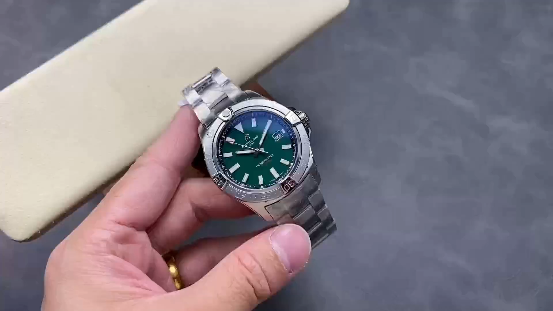 Breitling Avenger Automatic A17328101L1A1 42mm Replica