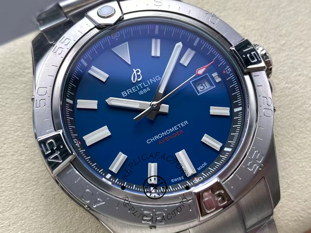 Breitling Avenger Automatic 42mm A17328101C1A1 Replica