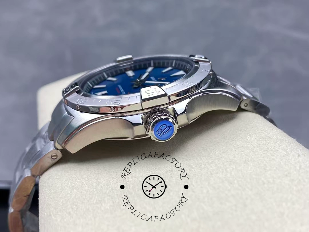 Breitling Avenger Automatic 42mm A17328101C1A1 Replica