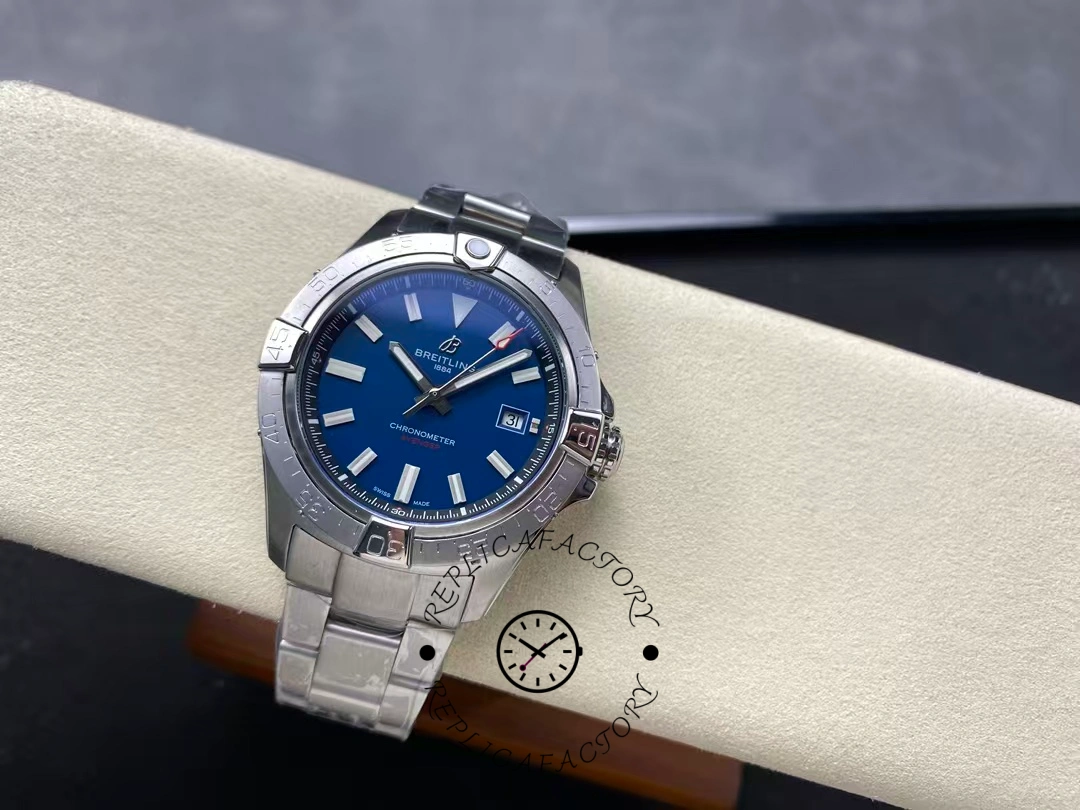 Breitling Avenger Automatic 42mm A17328101C1A1 Replica