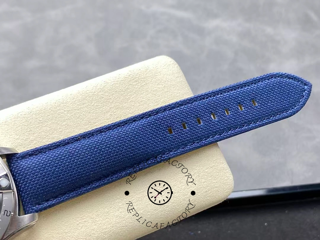 Breitling Avenger Automatic GMT A32320101C1X1 44mm Replica