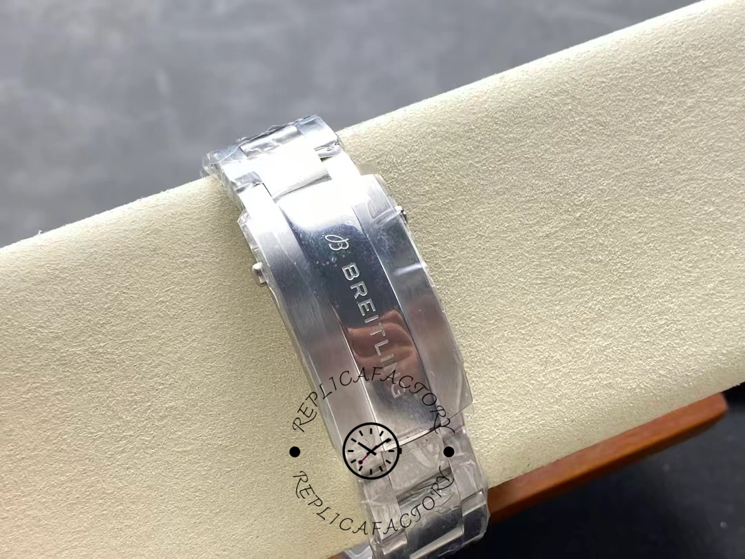 Breitling Avenger GMT 44MM Yellow Pointer A32320101B1A1 Replica