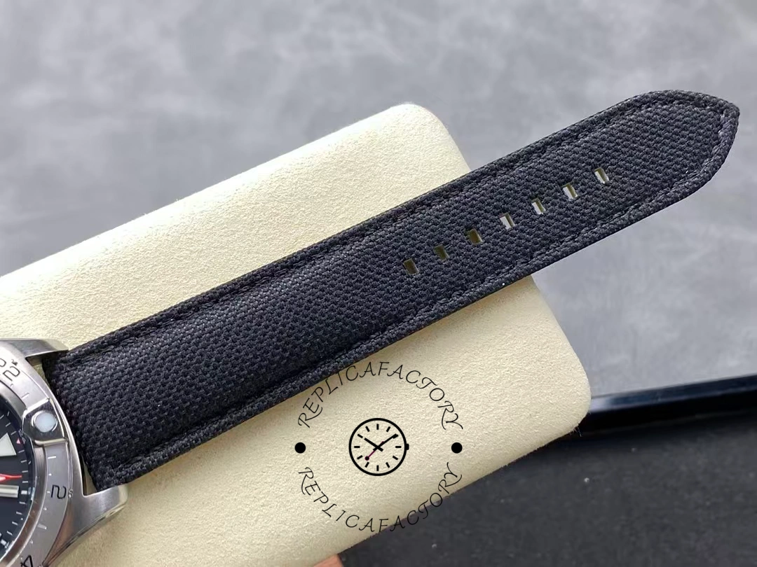 Breitling Avenger GMT 44MM Red Pointer A32320101B1X1 Replica