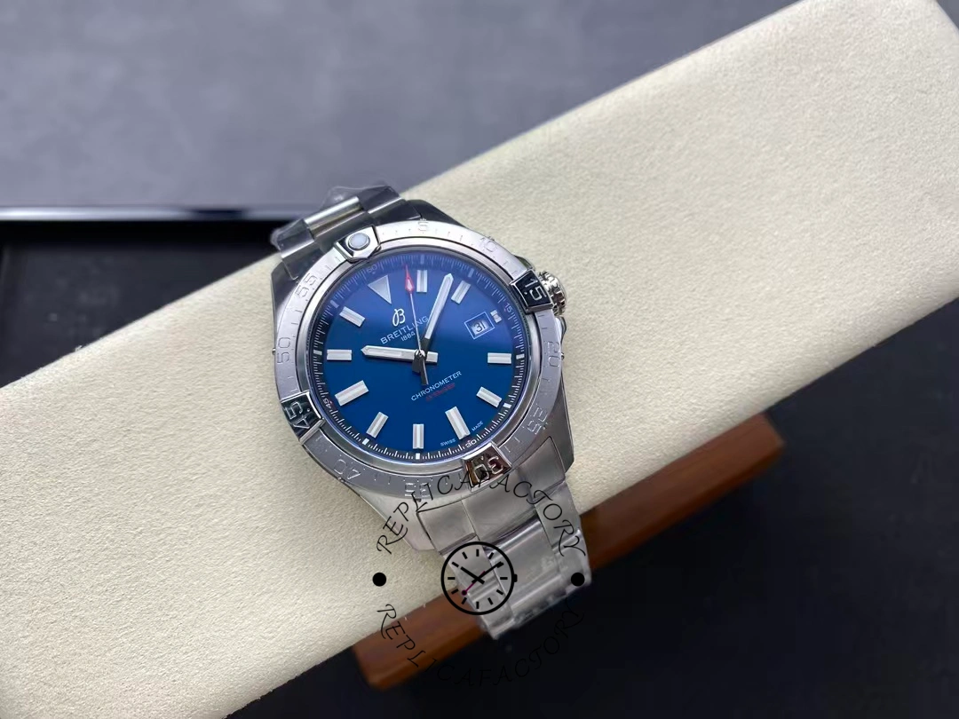 Breitling Avenger Automatic 42mm A17328101C1A1 Replica