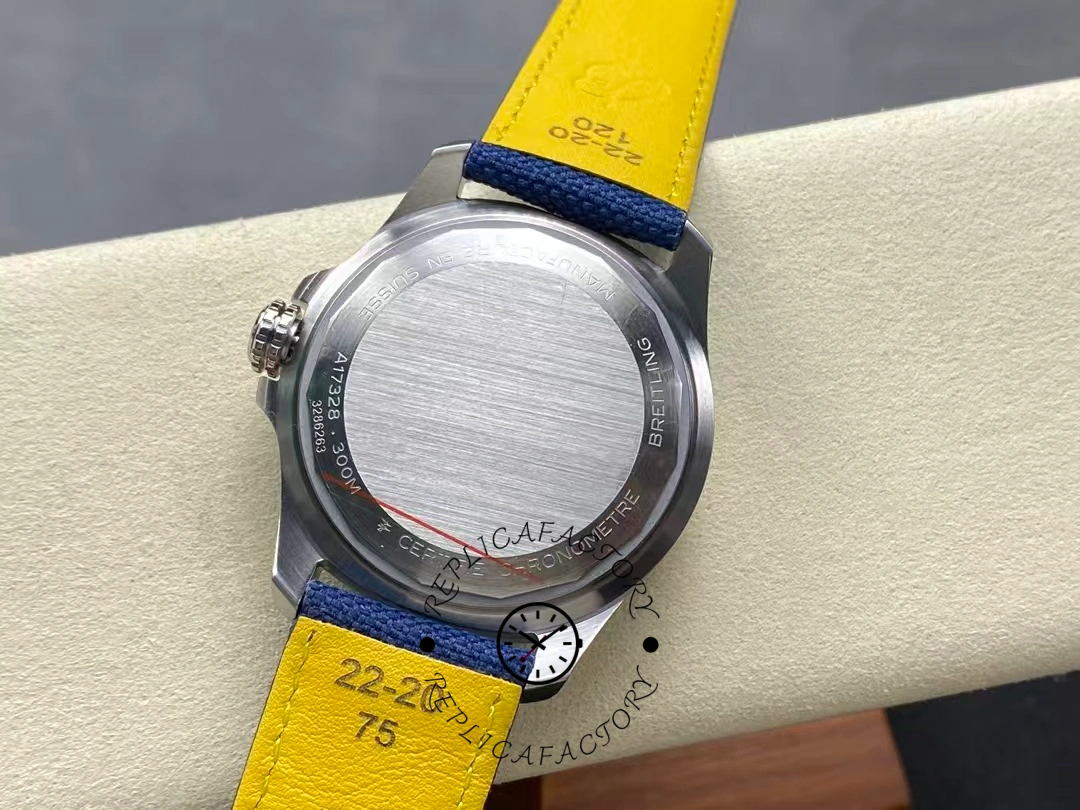Breitling Avenger Automatic 42mm A17328101C1X1 Replica