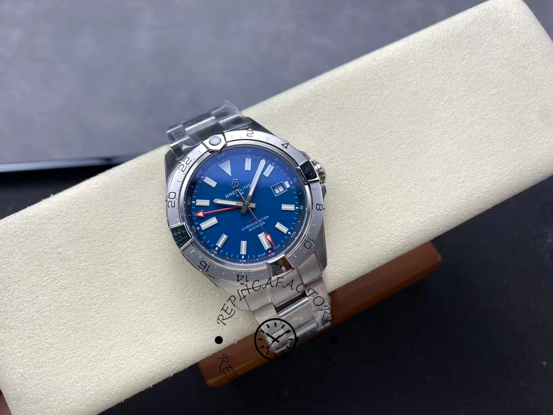 Breitling Avenger Automatic GMT A32320101C1A1 44mm Replica
