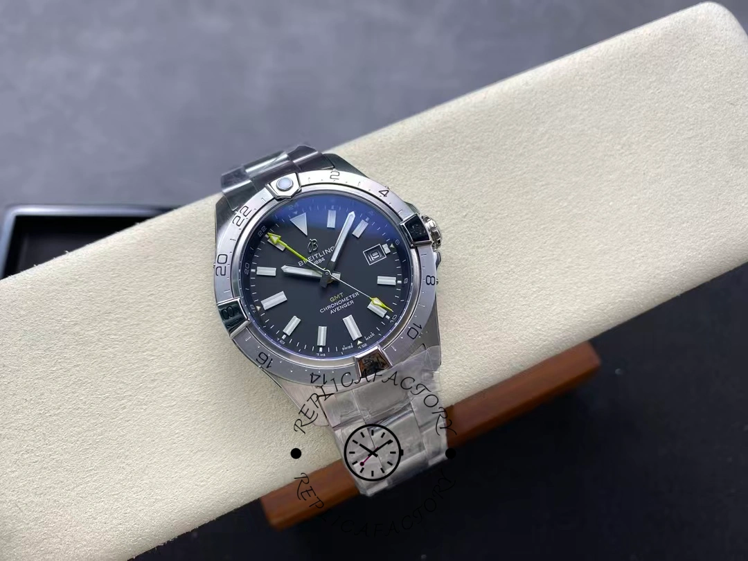 Breitling Avenger GMT 44MM Yellow Pointer A32320101B1A1 Replica