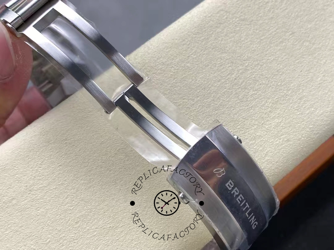 Breitling Avenger Automatic A17328101B1A1 42 Black Dial Replica