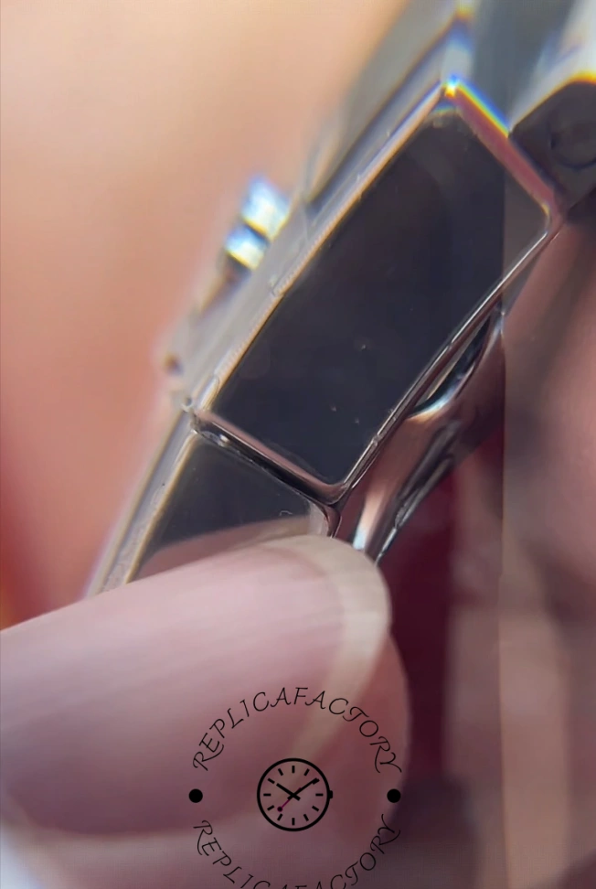 Macro close-up of the Rolex Cosmograph Daytona 116500LN clasp corner showing the polished finishing and bracelet joint.