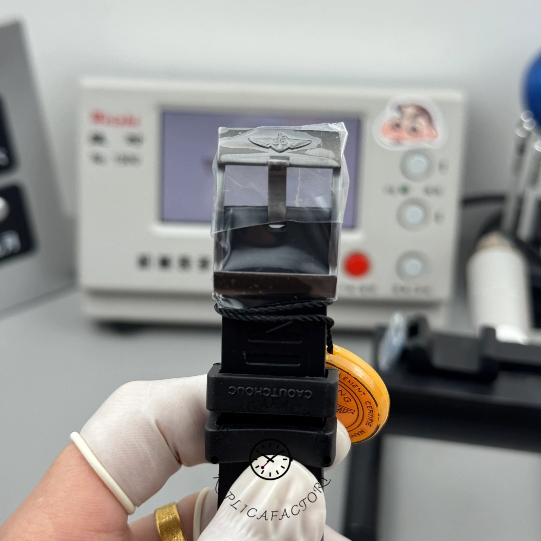 Breitling Avenger Blackbird Men's Watch V1731010BD12-155S 48MM Replica